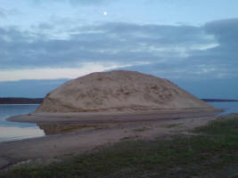 Песчаное НЛО на берегу Волги